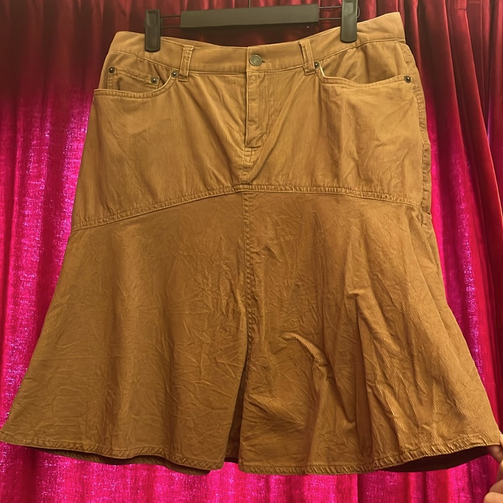 American Living, corduroy design skirt with spacious pockets & card pocket.